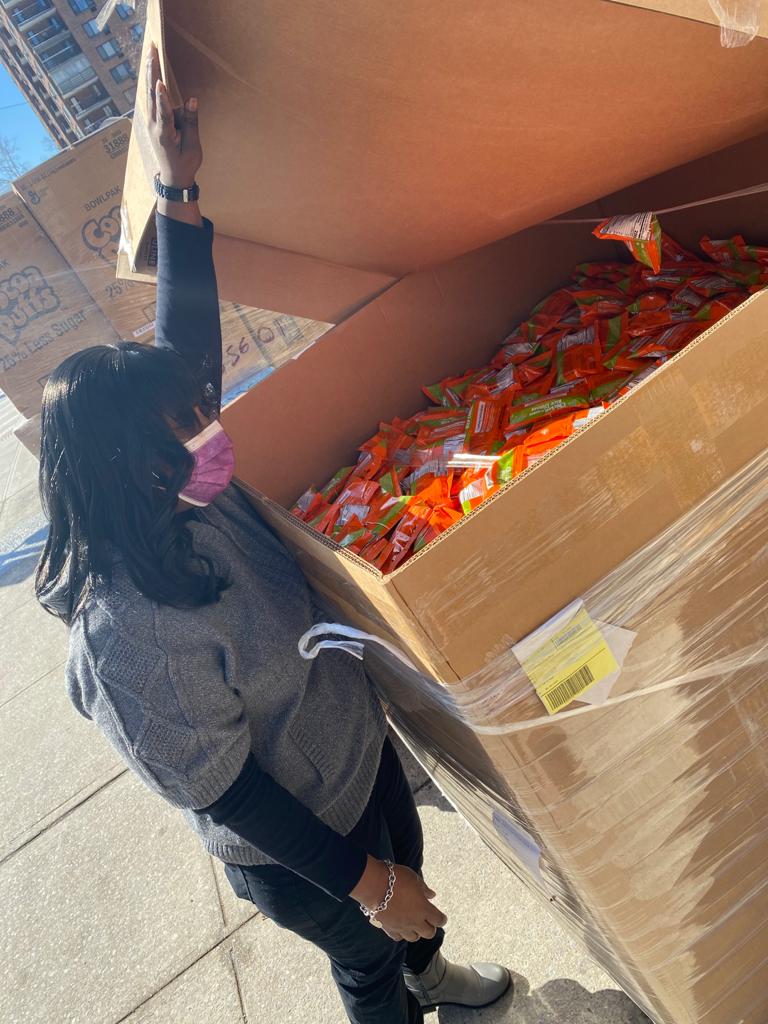 Everyone in Harlem received rice, among other groceries,from PS 197 today. 😁Thanks for taking care of us Good Eats!!! <a href="/AdamRosante/">Adam Rosante</a> <a href="/ruxdanika/">Dr. Danika Rux</a> <a href="/RDavson/">Dr. Robin Davson</a> <a href="/CECD5_HarlemNYC/">CEC D5  Harlem, NYC</a> <a href="/District5DSR/">Debra Spivak</a> <a href="/MsJTucci197/">Jenn Tucci</a> @psms46Harlem <a href="/ElizabethJarr20/">Elizabeth Jarrett</a> <a href="/lborg175/">MissBee</a>