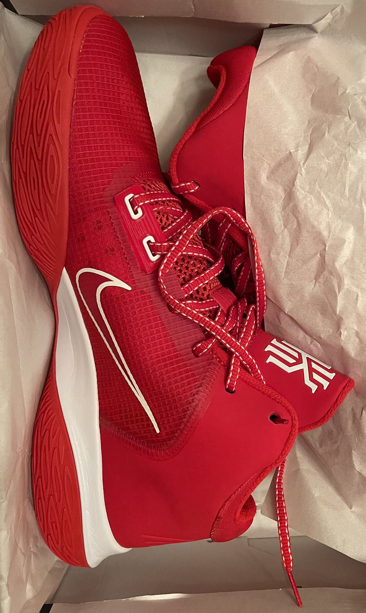 parkervarney's tweet photo. Just got my new @KyrieIrving #FlytrapIV basketball shoes...would have been great if they came in WIDE sizes! https://t.co/2AhLpowspW
