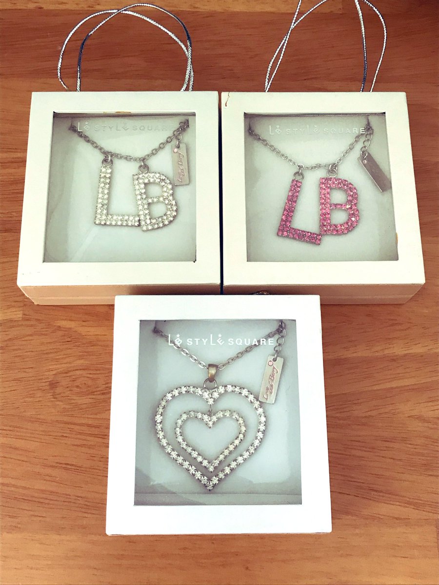 d2_vzy's tweet photo. ずっと探してたレトロプリーツのネックレス💎✨
二色一緒に手に入るなんてラッキーだわ👏
せっかくなのでフェミニンBガールのネックレスと一緒に(ピンクも欲しい)
LBスタイルのネックレスは何種類なんでしょうか？
#ラブandベリー
#オシャレ魔女ラブandベリー
#ラブベリ
#SEGA
#loveandberry
#LBSTYLE https://t.co/83wbgQsiDx