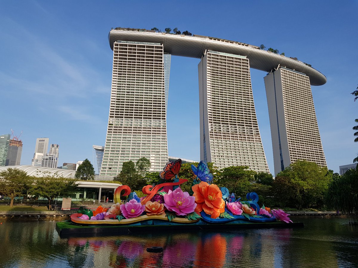 中文  的 神奇:
疫情 是20劃，
痛苦 是20劃，
疾病，生死存亡 也是20劃。
展望新的一年。。。
健康 是21劃，
幸福 是21劃，
富貴 是21劃，
崛起 也是21劃!
祝福全世界的炎黃子孫 2021年健康，幸福，好事連連， 突破崛起!