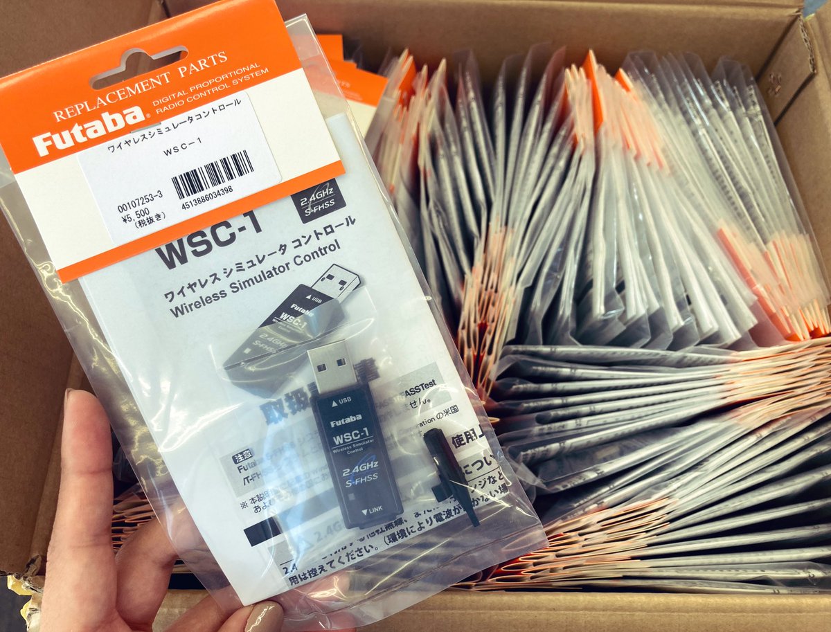 Cave_RTA's tweet photo. 【ドローンシミュレーターを無線接続したいならコレ】
※再入荷しました！

FUTABAからワイヤレスシミュレータコントロール(ドングル)。
これ（とプロポとPC）があれば初心者様でもシミュレータができます！
https://t.co/S6geAakaoA
