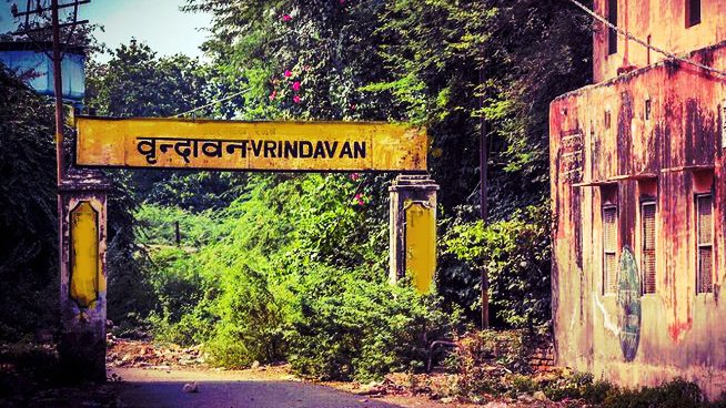 MeriRadhe's tweet image. मरना हो तो मै मरू,श्री राधे जू के  द्वार..

कभी तो लाड़ली पूंछेंगी,&quot;ये कौन पड़ो  दरबार..&quot;😊

#राधे_राधे 💙 #मेरो_वृन्दावन