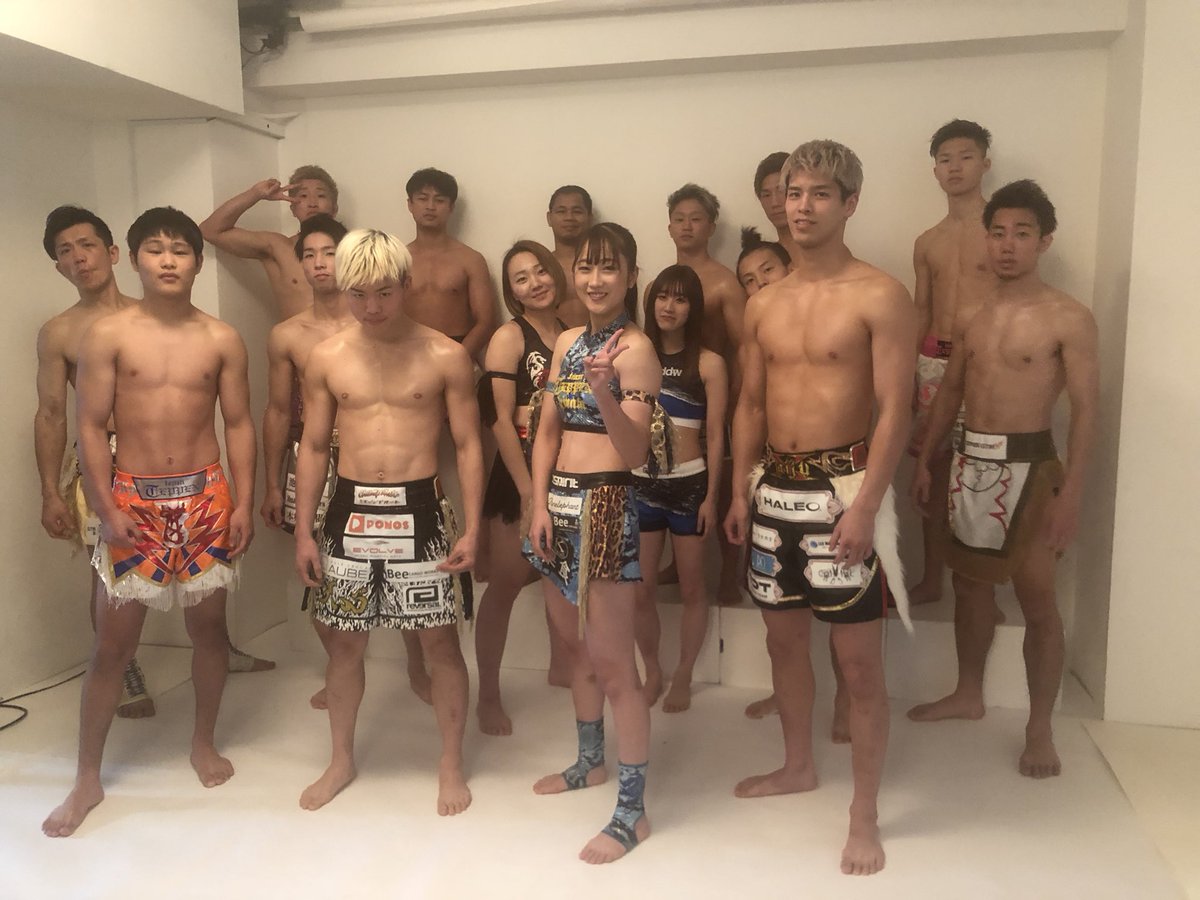 TEPPEN13's tweet photo. 本日は^ ^ 格闘カメラマンでお馴染み、
長尾さんのstudiof-1で撮影😊
試合なくても水抜きして挑んでます笑笑
#TEPPENGYM
#studiof1
#カメラマン長尾 https://t.co/4eT7EfUVdQ
