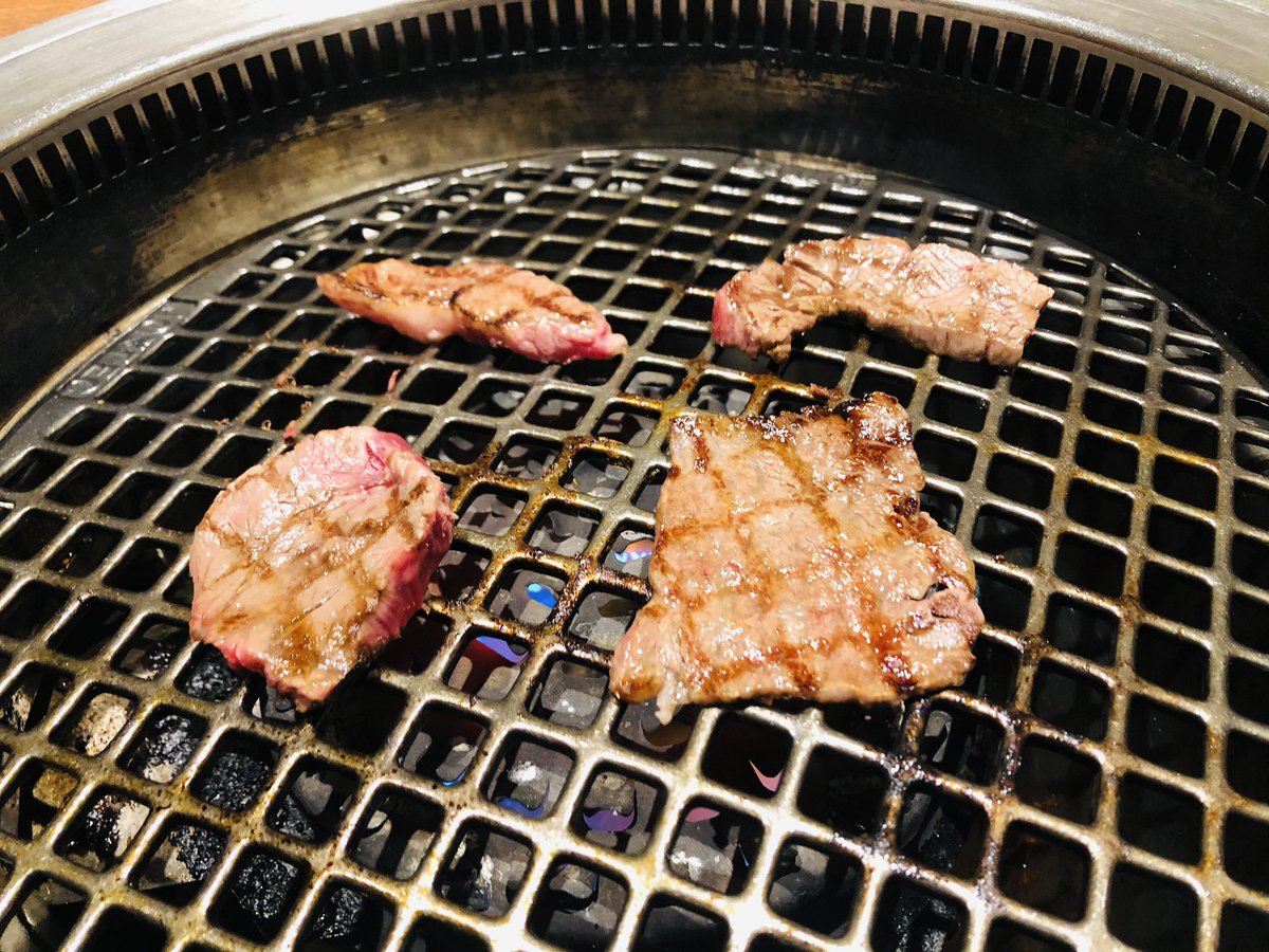 卑屈な奈良県民bot 今日のランチ 香芝市五位堂駅前にある焼肉屋さん 小風神 様へやって来ました 人気部位四種を盛り込んだよくばり焼肉ランチ このボリュームでお値段1680円は安い そして美味い うおォン ワイはまるで人間火力発電所だ