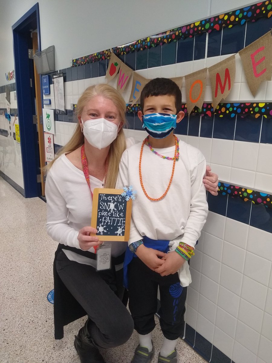 pattiebookSmith's tweet photo. #whiteoutwednesday meets #elementwednesday @m_lebelme #pattiepanthers #snowpful https://t.co/xJwacrenYj