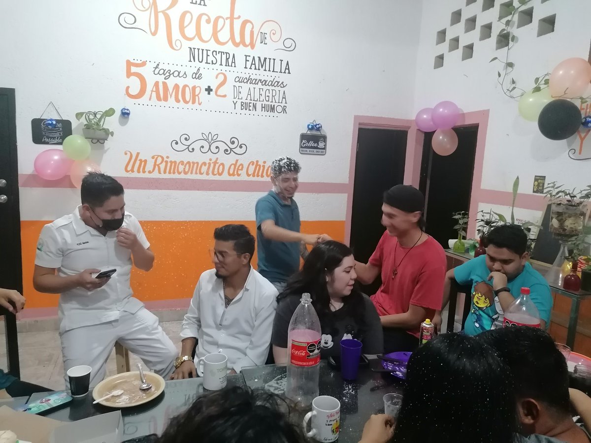JUVIMO's tweet photo. En #Juvimo sabemos valorar una amistad. Amistades que valen mucho. https://t.co/QcFuOfWhZU