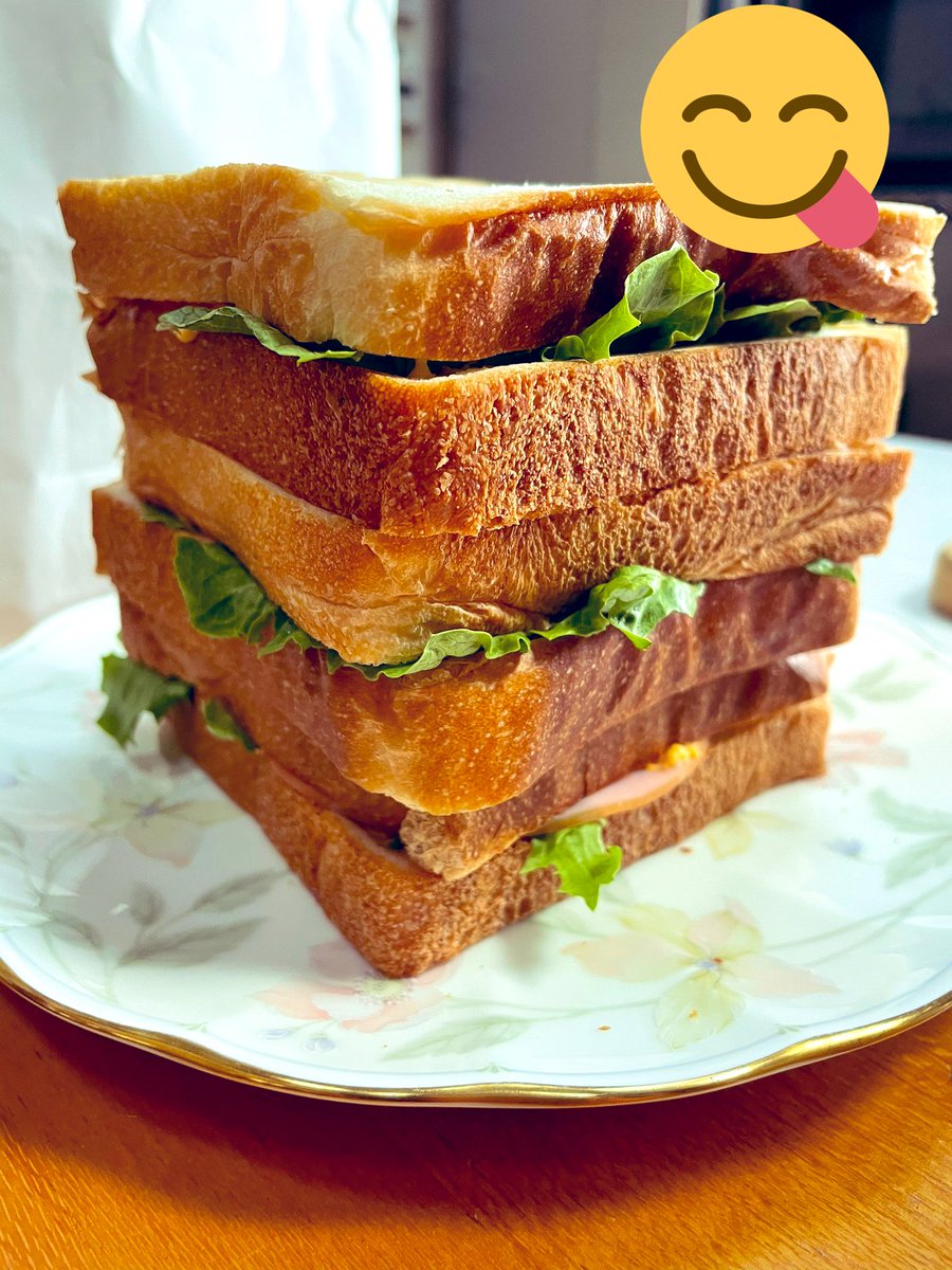 ぱせり 今日は朝から離乳食ストック作り レバーとかぼちゃのおやき ツナとほうれん草のシチュー しらすとワカメの炊き込みご飯 しらすとひじきの炊き込みご飯 筑前煮 疲れた さらに大人のお昼ご飯も ジブリみたいなサンドイッチ見て