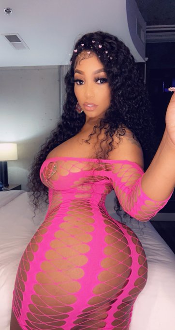 I feel like playing tonight 😜😜😜 I&rsquo;ll be live at 11PM  click the link abd meet me there 🥰🥰🥰💦💰💰 https://t