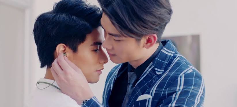 актер кхаотан танават. глубокая синяя ночь лакорн. лакорны гейт-тема. телохранитель лакорн. темно синий поцелуй дорама поцелуй.