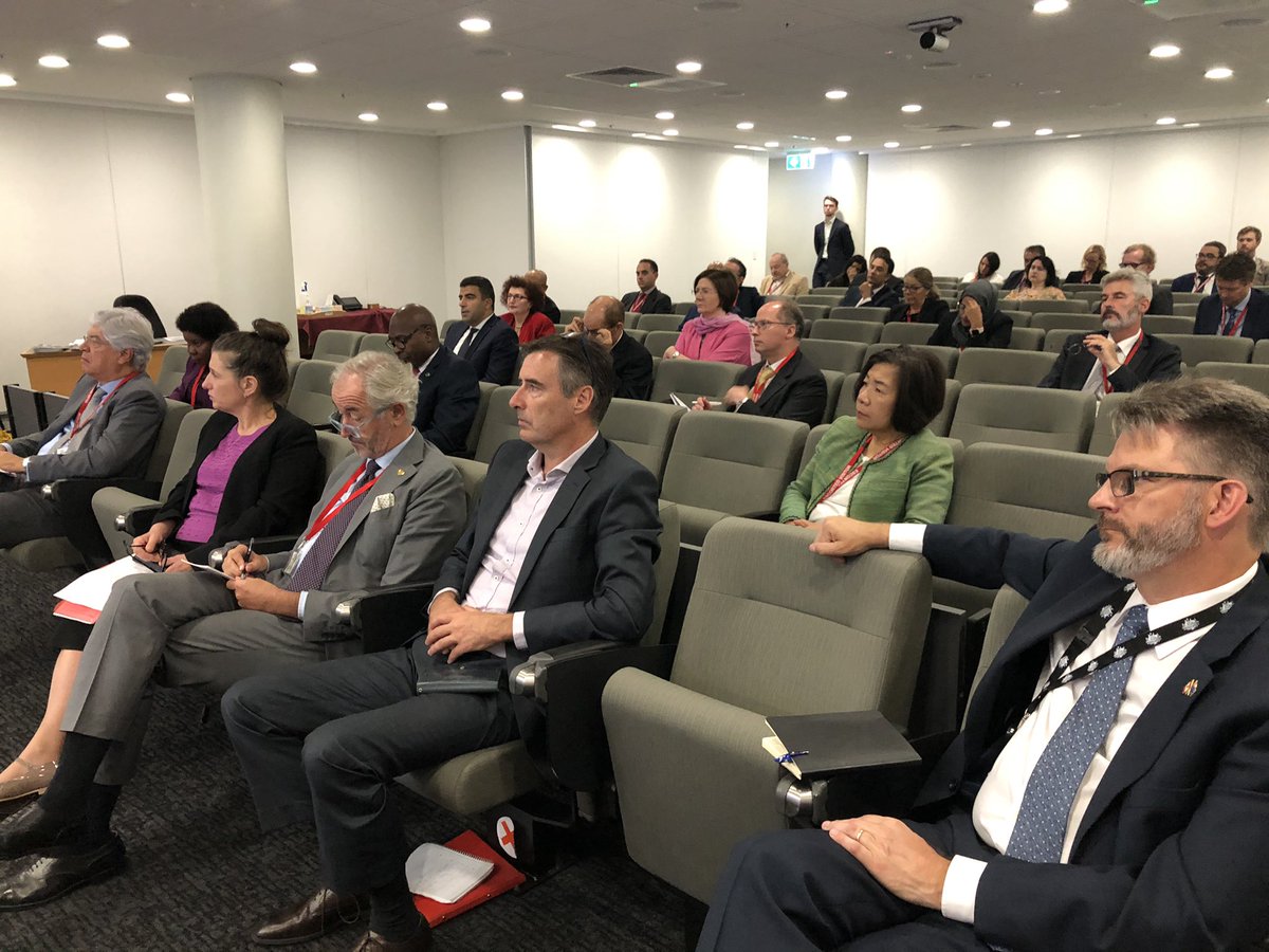 Ambassador for Climate Change (@ausambclimate) on Twitter photo Delighted to host members of the diplomatic corps in <a href="/dfat/">Department of Foreign Affairs and Trade π¦πΊ</a> to hear from Dr Alan Finkel AO and James White on Australiaβs electricity transition, hydrogen and low emissions technology stretch goals. Thanks to #LAVO for the loan of a H2 storage cylinder too! Delighted to host members of the diplomatic corps in <a href="/dfat/">Department of Foreign Affairs and Trade π¦πΊ</a> to hear from Dr Alan Finkel AO and James White on Australiaβs electricity transition, hydrogen and low emissions technology stretch goals. Thanks to #LAVO for the loan of a H2 storage cylinder too!