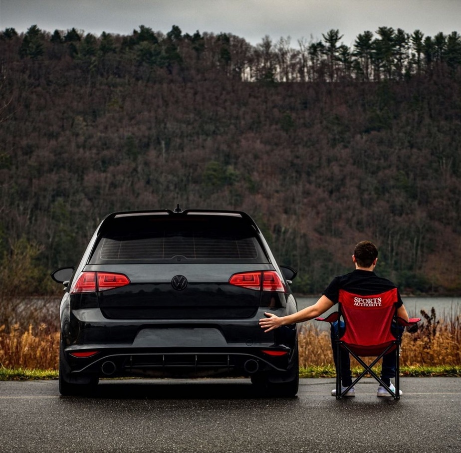❤️ ❤️ So much love in this pic! ❤️ ❤️ QUESTION for you - what car have you ever had that you loved the most? 👤 @mk7_sliwa