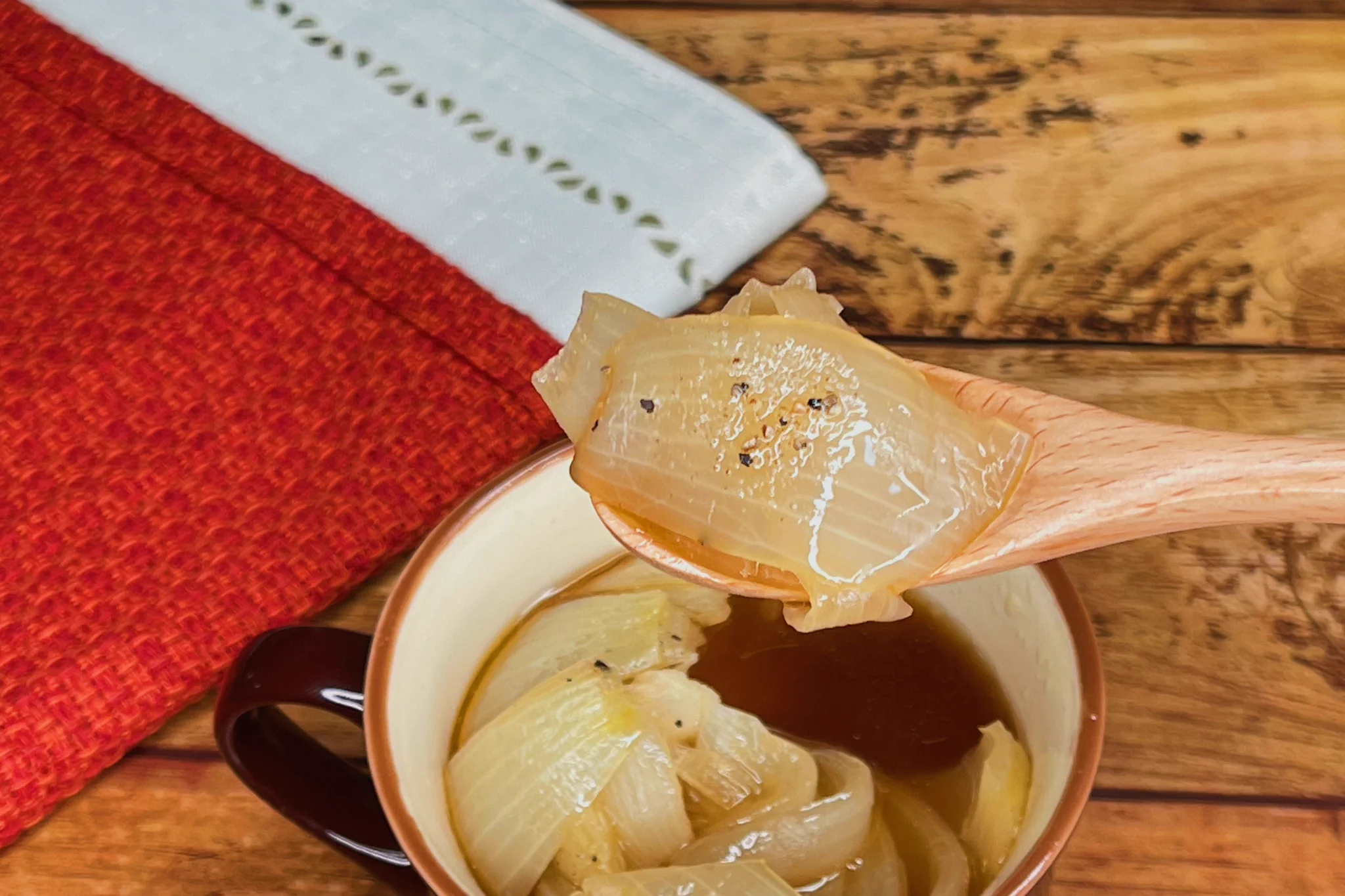 玉ねぎが好きな人は是非！火を使わずに電子レンジで作れちゃう玉ねぎスープ！