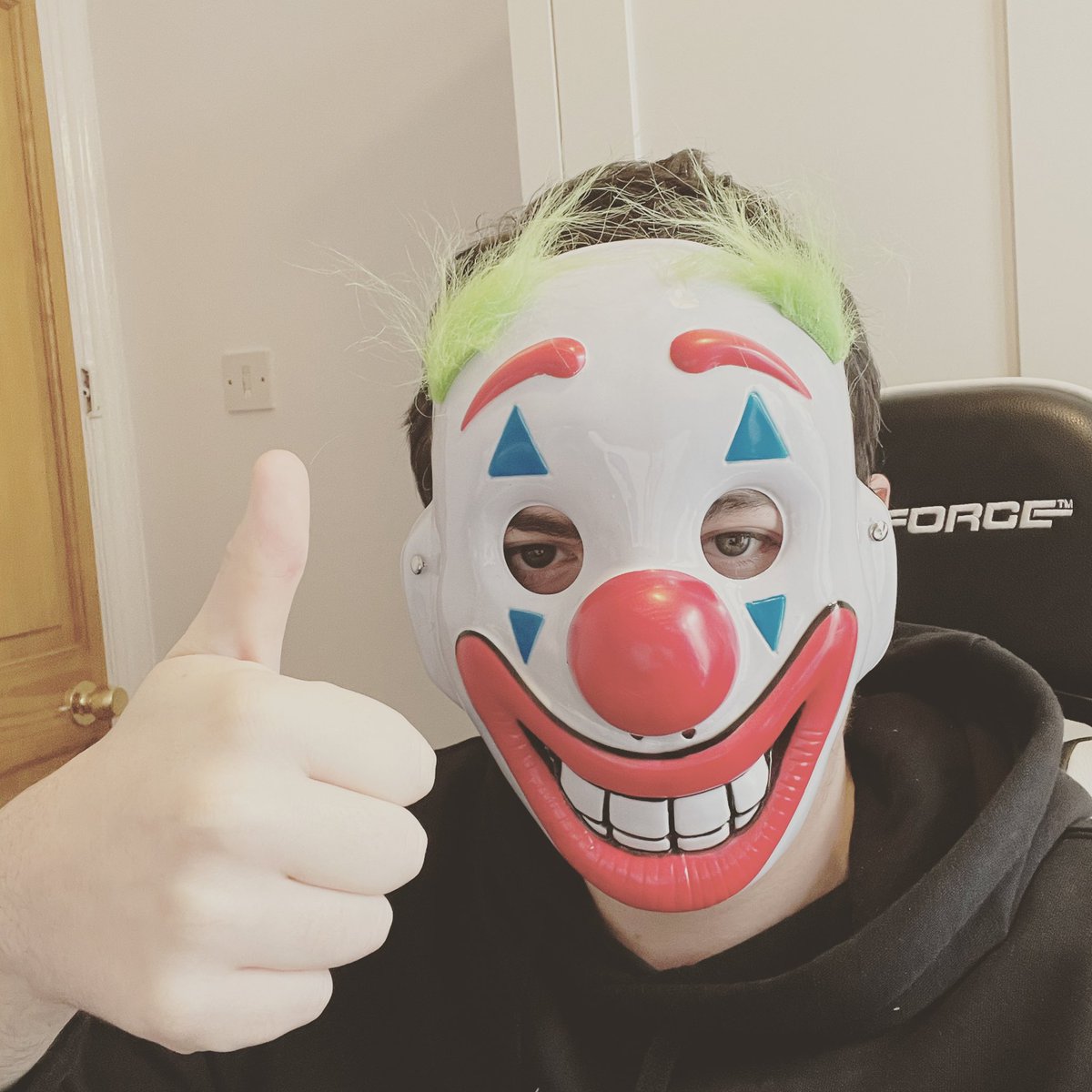 EasyBeh's tweet photo. Me opening up my champs rewards each week thinking I’m going to get blessed 🤡🤡

#FUT21 #FutureStars #clown #fut #FUTChampions #rewards #rivals https://t.co/Yqeu0uDYIA
