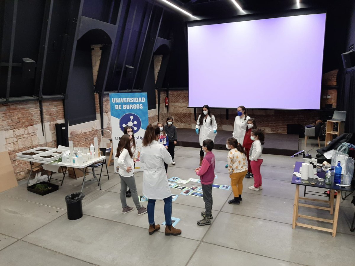 ICCRAM_UBU's tweet photo. Ayer nuestras colegas de #ICCRAM organizaron un taller para celebrar #11F #semanadelamujerylaciencia en el marco del proyecto @GreenerH2020. Un placer ver el interés por la ciencia en las nuevas generaciones 🙋‍♀️👱‍♀️👩‍🦰🔬 https://t.co/mcMYDKKB1O