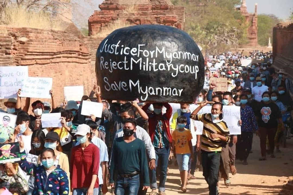hannayuri_twt's tweet photo. Protest against Dictatorship at Bagan .
Bagan is an ancient city and a UNESCO World Heritage Site in the Mandalay Region of Myanmar! 

#Feb11Coup 
#PeacefulProtestMyanmar
#RejectMilitaryCoup 
#ReleaseOurLeaders
#WhatsHappeningInMyanmar #HearTheVoiceOfMyanmar
#WeNeedDemocracy https://t.co/utl6BBBYgD