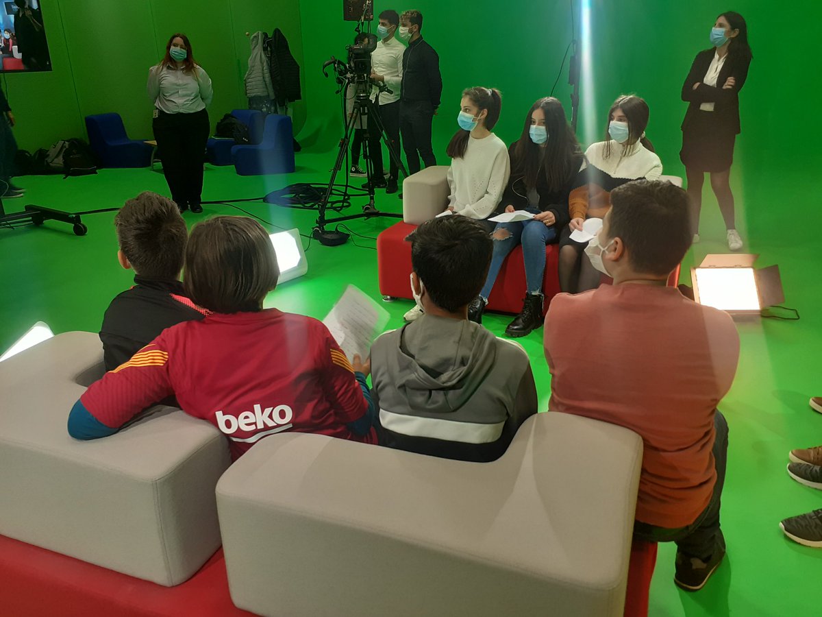 LaMarquisanne83's tweet photo. Tournage des reportages sur l'eau sur le plateau de #telomedia à @Ingemedia avec @FaceVar des UPE2A @LaMarquisanne83 https://t.co/rd4OiiES90