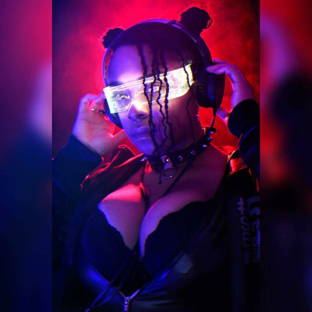 TenguEstudio's tweet photo. Cybersound 👾
#alternativegirl #alternativefashion #alternativemodel #cyberpunk #cybergirl #futuregirlfriend #futuregirl #sexy 
.
.
———————————————————
.
.
📸 @syntaxerror_004 https://t.co/DzfEBG9LwZ