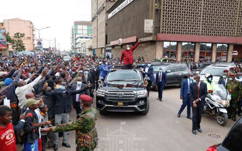 RobertAlai's tweet image. Reactions As Uhuru Declares He Will Not Hand Over To Thieves bit.ly/2Z7Cjeg