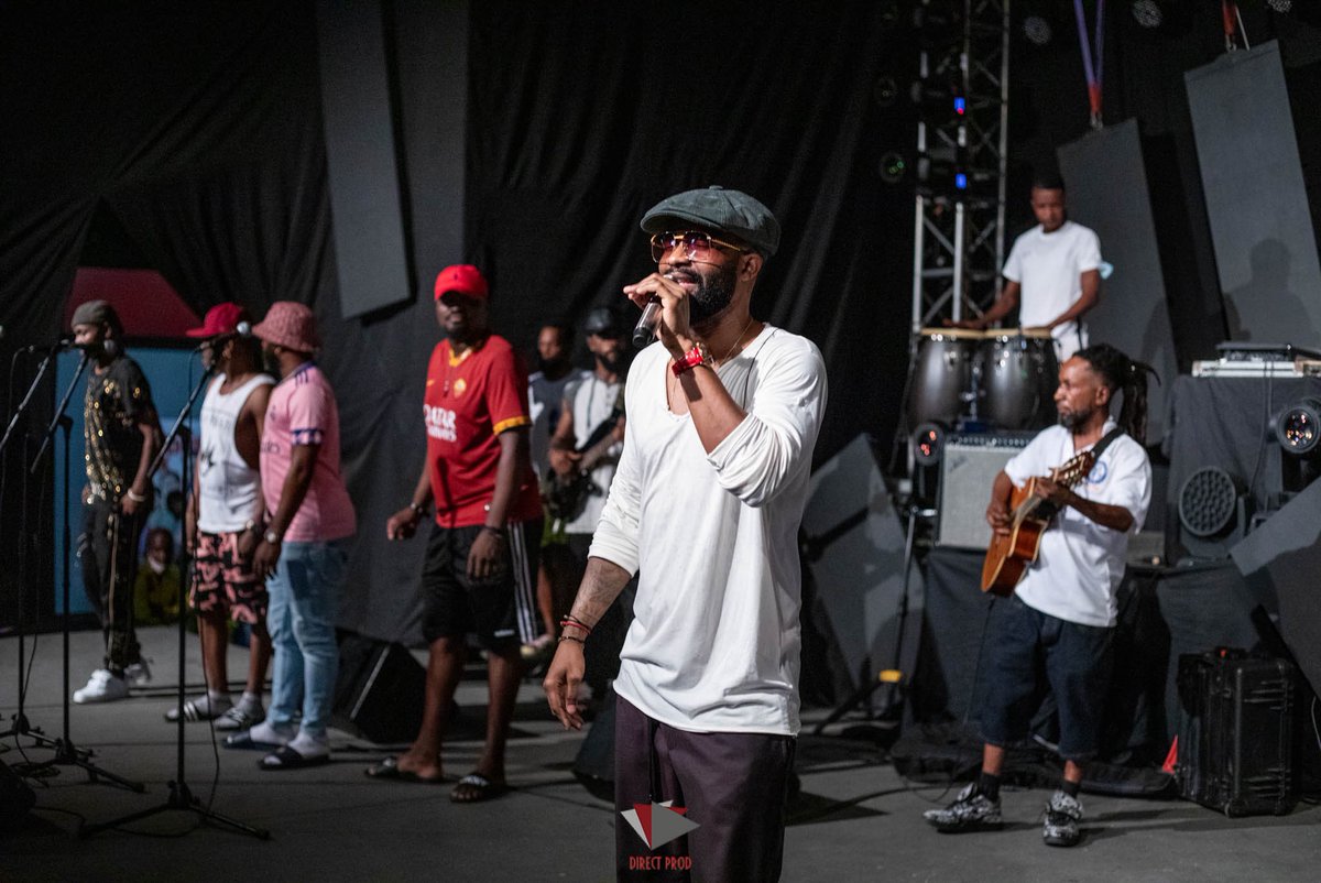 Dylan_Akame's tweet photo. Fally Ipupa a voyagé avec son orchestre.
Plus de 30 musiciens et danseurs qui vont l'accompagner sur la scène du Direct Prod SHOWS ce Samedi au Palais des Sports de Yaoundé 🔥
Le feu 🔥 ce soir à Canal Olympia
#directprodshows #fallyaucameroun #CanalOlympia https://t.co/kKGDqv6E9S
