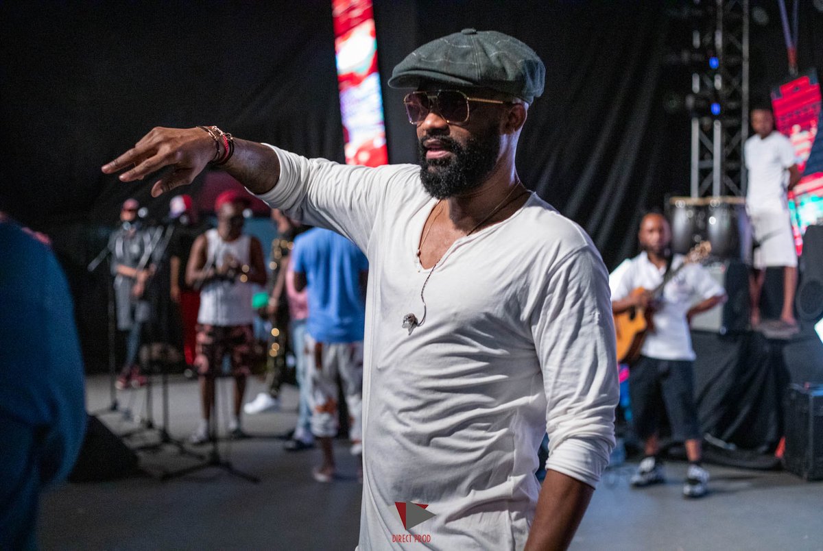 Dylan_Akame's tweet photo. Fally Ipupa a voyagé avec son orchestre.
Plus de 30 musiciens et danseurs qui vont l'accompagner sur la scène du Direct Prod SHOWS ce Samedi au Palais des Sports de Yaoundé 🔥
Le feu 🔥 ce soir à Canal Olympia
#directprodshows #fallyaucameroun #CanalOlympia https://t.co/kKGDqv6E9S