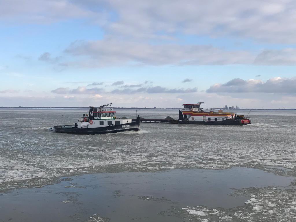 Icebreaking ⚓️❄️ | Sirius

Our icebreaking tug Sirius is being utilized by the Dutch Ministry of Infrastructure and Watermanagement to keep the vital inland waterway routes open for commercial traffic. 

Pictures: 📸📍Markermeer

#icebreaking #markermeer