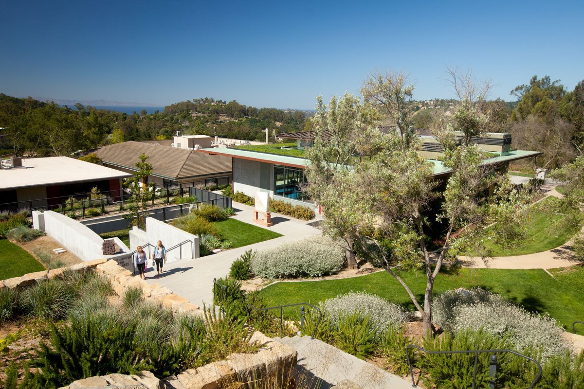 berridgeprogram's tweet image. Announcing our 3 week IN PERSON summer program SPOTLIGHT on the stunning campus of Westmont College in Santa Barbara, CA. Major in Acting 🎭 Film 🎬Writing 🖋️or  Musical Theatre 🎼#berridgeprograms #spotlight2021 #youareenough #summertheatre #summerfilm #msucialtheatre