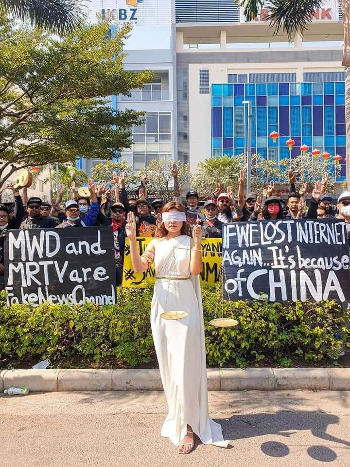 KyiPyarMoe9's tweet photo. #ShameonyouChina 
#StopHelpingTheMilitaryCoup
#DontSupportDictators https://t.co/crrm3p6eKW