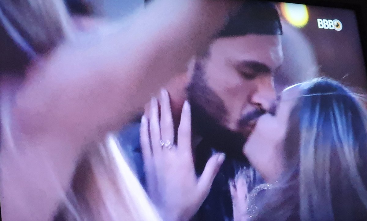 brinco's tweet photo. Finalmente, Bananão!

#Beijou #Carla #Arthur #RedeBBB #BBB21 https://t.co/lqQJUmnqVU