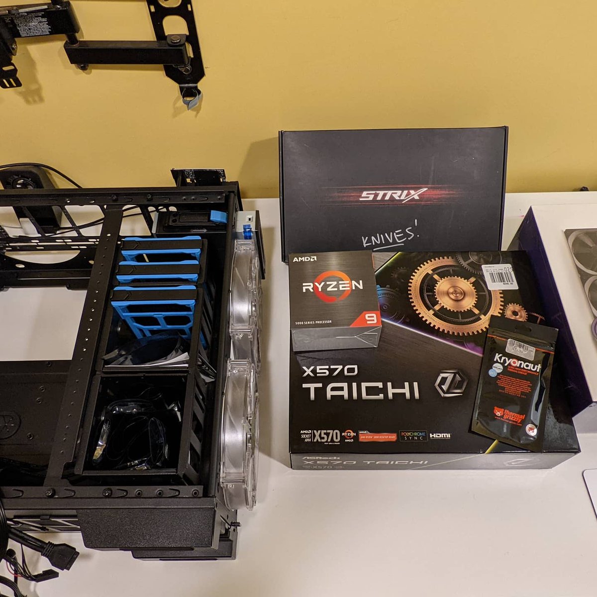 NDBAviation's tweet image. The time has finally come. I have all my comments and some time to begin building!

#ryzen #nvidiageforce #thermaltake #nzxt #kryonaut