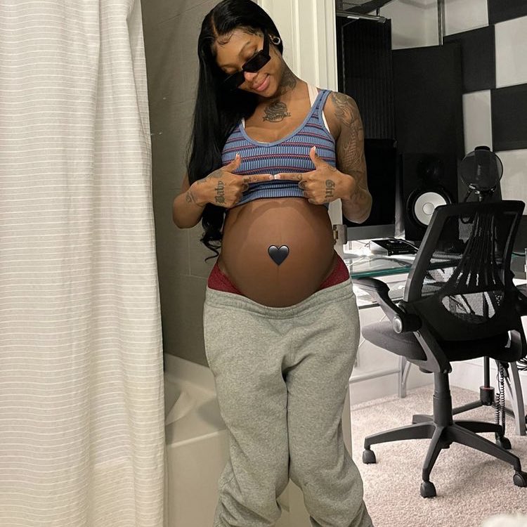 Pop Base On Twitter Summer Walker Shows Off Baby Bump In Adorable New Photos Https T Co Smwcrnxets Twitter