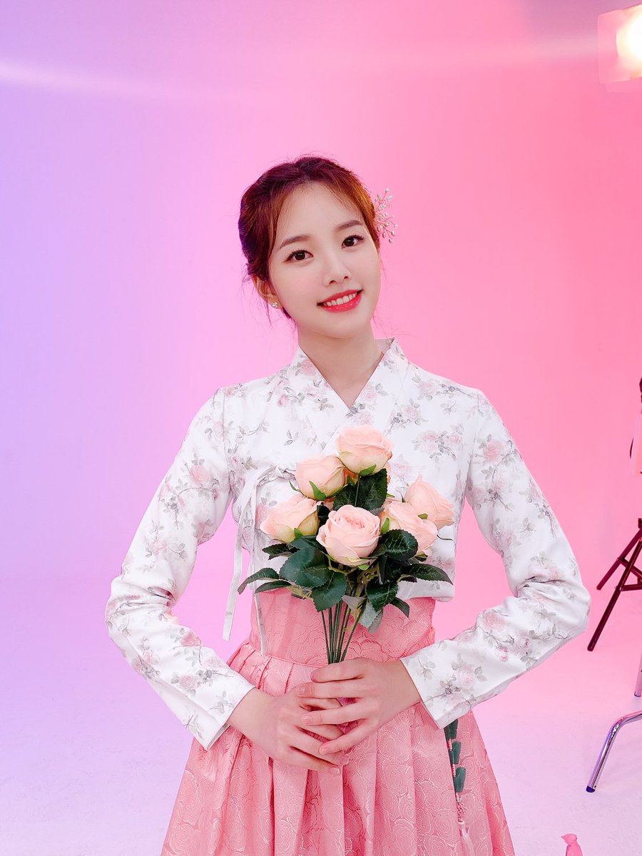 Starshapedgummy's tweet photo. Soojin in Hanbok over the years
2018 ➡️ 2019 ➡️ 2020 ➡️ 2021
#플레이엠걸즈 #playmgirls #수진 #이수진 #weeekly #soojin #위클리 #favegirls #페이브걸즈 @_Weeekly https://t.co/I6tkQTuVNg