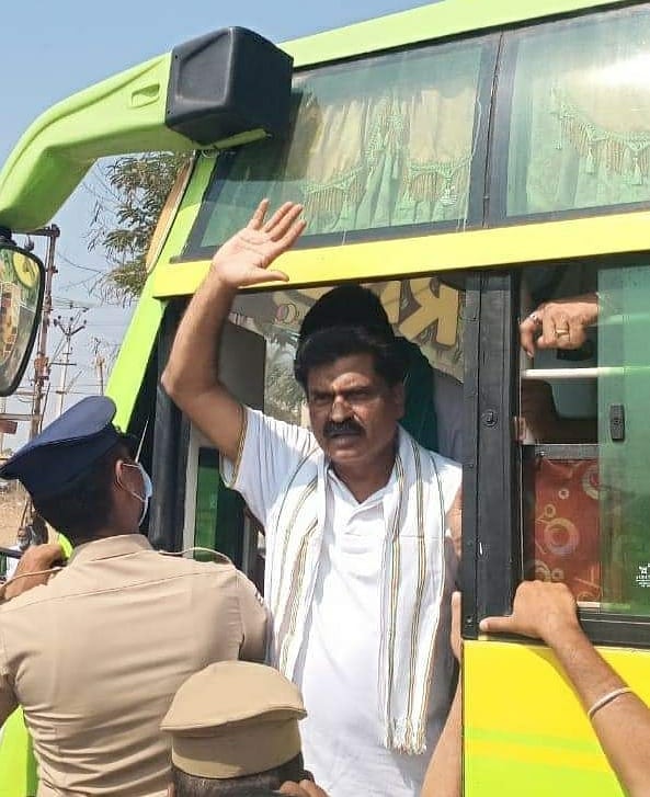 ereswaranoffl's tweet image. கைது நடவடிக்கை காவிரி - திருமணிமுத்தாறு திட்டத்தை நிறைவேற்ற வலியுறுத்தி நாங்கள் மேற்கொள்ளும் அறவழி போராட்டத்தை என்றும் கட்டுப்படுத்தாது.! 

#நம்மால்_முடியும்.