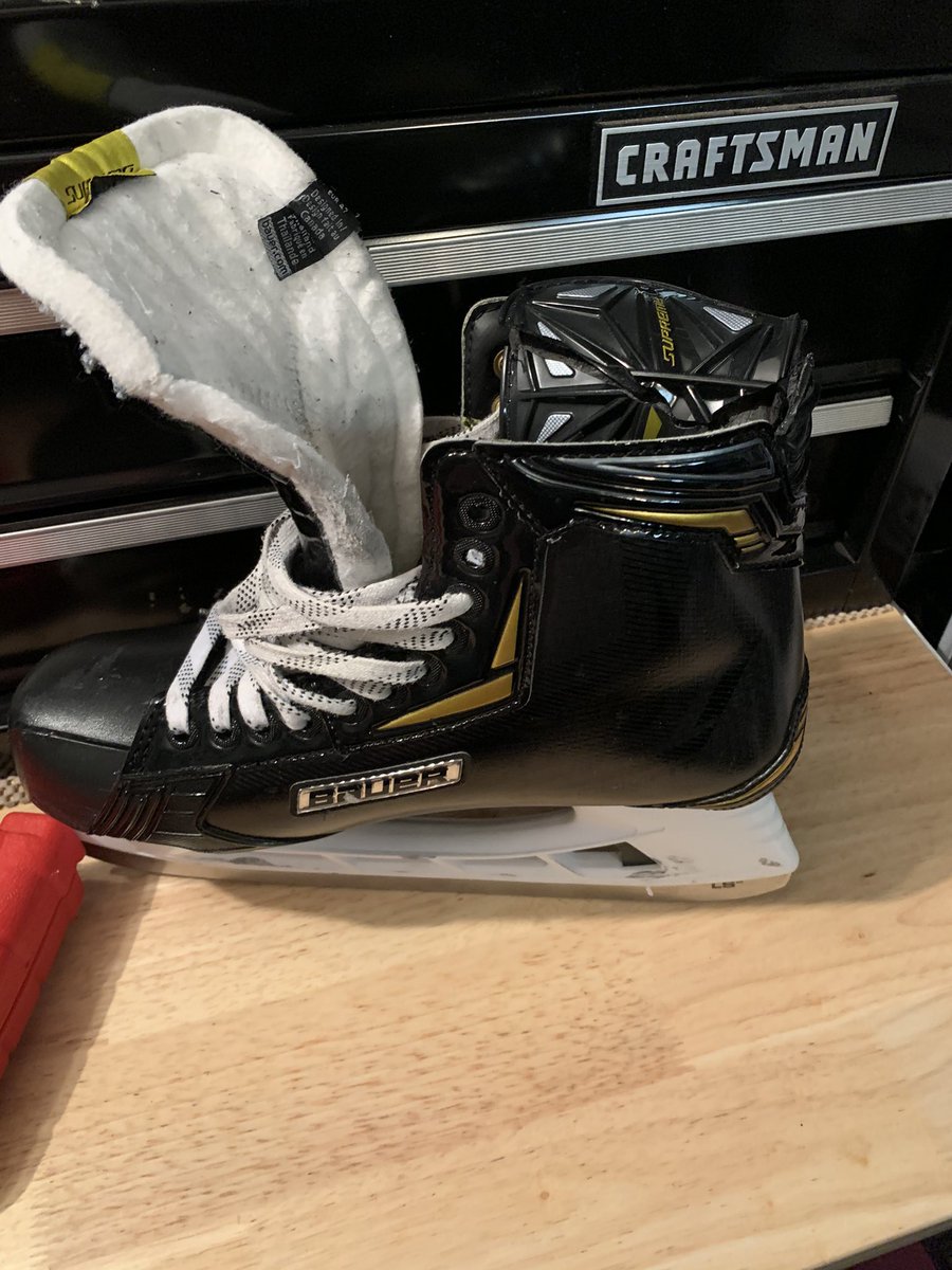 carls888's tweet photo. Purchased June 2020 from @HockeyMonkey - how can I get these fixed @BauerHockey supreme 2S https://t.co/FWycaOYTSu