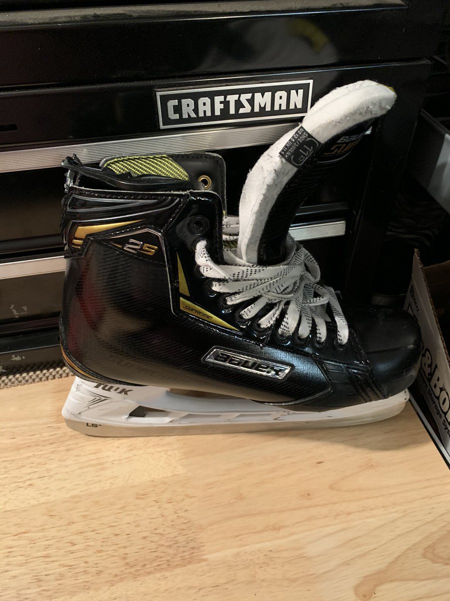carls888's tweet photo. Purchased June 2020 from @HockeyMonkey - how can I get these fixed @BauerHockey supreme 2S https://t.co/FWycaOYTSu
