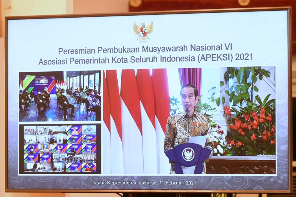 Karolina_bee77's tweet photo. Presiden Joko Widodo membuka Musyawarah Nasional (Munas) VI Asosiasi Pemerintah Kota Seluruh Indonesia. Acara yang mengusung tema “Penguatan Kapasitas Pemerintah Daerah Dalam Penanganan dan Pascapandemi Covid-19” tersebut digelar secara terbatas dan virtual di Istana Negara https://t.co/ZNbVNdEAx0