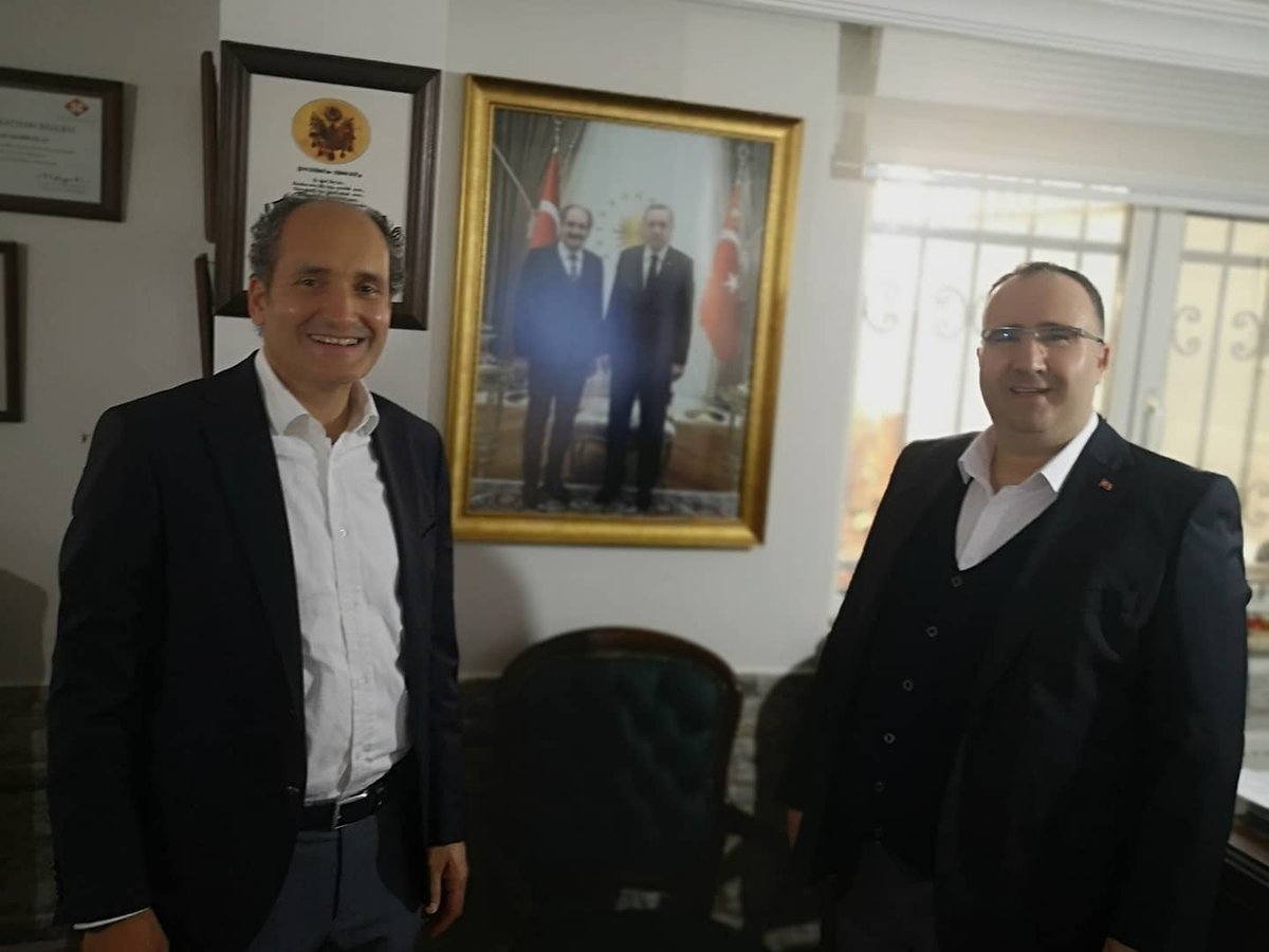 Önceki Dönem <a href="/Akparti/">AK Parti</a> Balıkesir İl Başkanımız Av. <a href="/hasandemiraslan/">Av. Hasan Demiraslan</a> ı hukuk bürosunda ziyaret ettik.İl Disiplin Kurulu Üyeliği için tebrik ederek yeni görevinde başarılar diledik. Hoş sohbetleri ve misafirperverlikleri için teşekkür ederiz...