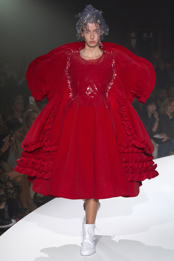 The Met Museum To Welcome Rei Kawakubo Comme Des Garcons Exhibition ,fashion News of Dubai, trends Middle East dubaifashionmagazine.com/article-detail… 

#dubaifashionnews #dubaifashiontrends #dubaifashionmagazine #dubaitrending #UAEFashionMagazine