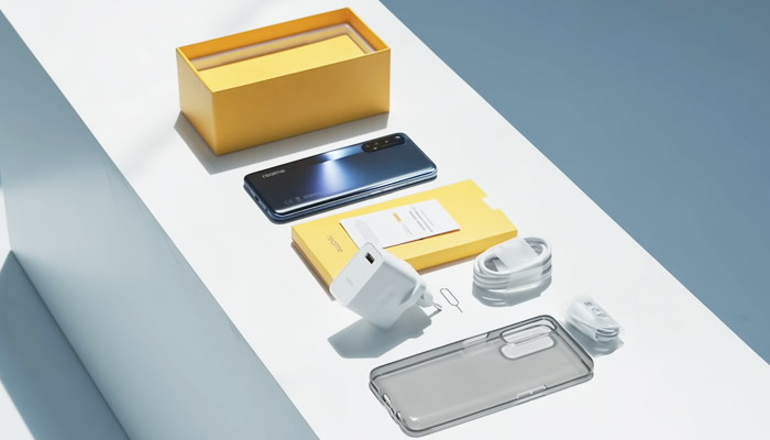 Review__Hub's tweet photo. Realme 7 Review – Good Enough? Let’s find out.

https://t.co/rRCfCLlXjb
#realme #android #phone https://t.co/71CyRncnAC