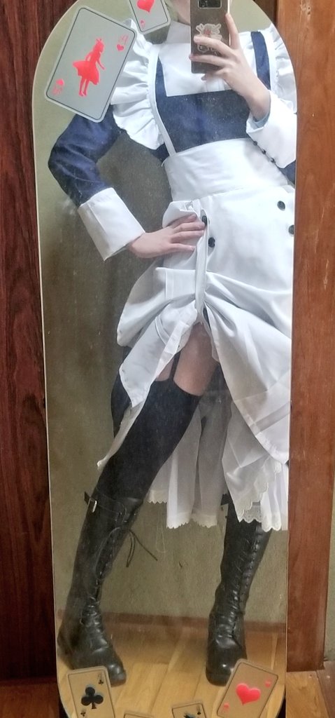 美園 メイリン修整終わったよ 修復範囲 まさかの袖が足りなかったので付け足す 白いところ全部 ワンピースとシャツがずれないようにマジックテープ補正 調節可 エプロンウエスト大きすぎたので修整 裾上げベルトの追加 ペチコート作製