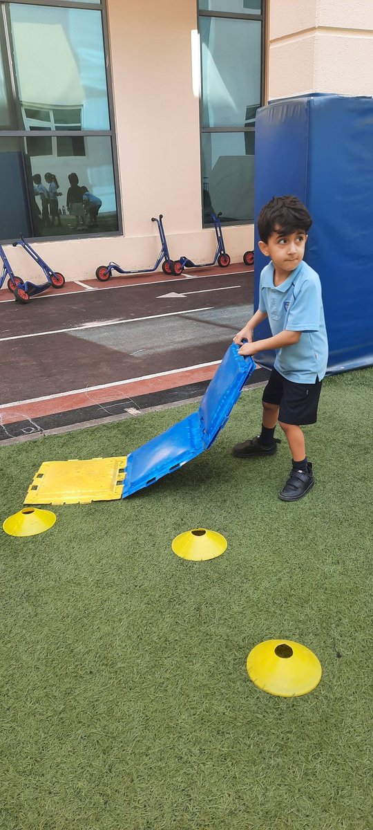 WPS_FS2's tweet photo. Liam in #FS2D is cleaning the grass...the field at our new school is HUGE Liam so you may need to bring your machine with you! @WEK_Primary #WPSExpressiveArts https://t.co/td8k2BsCbM https://t.co/wyq9KkvuTJ