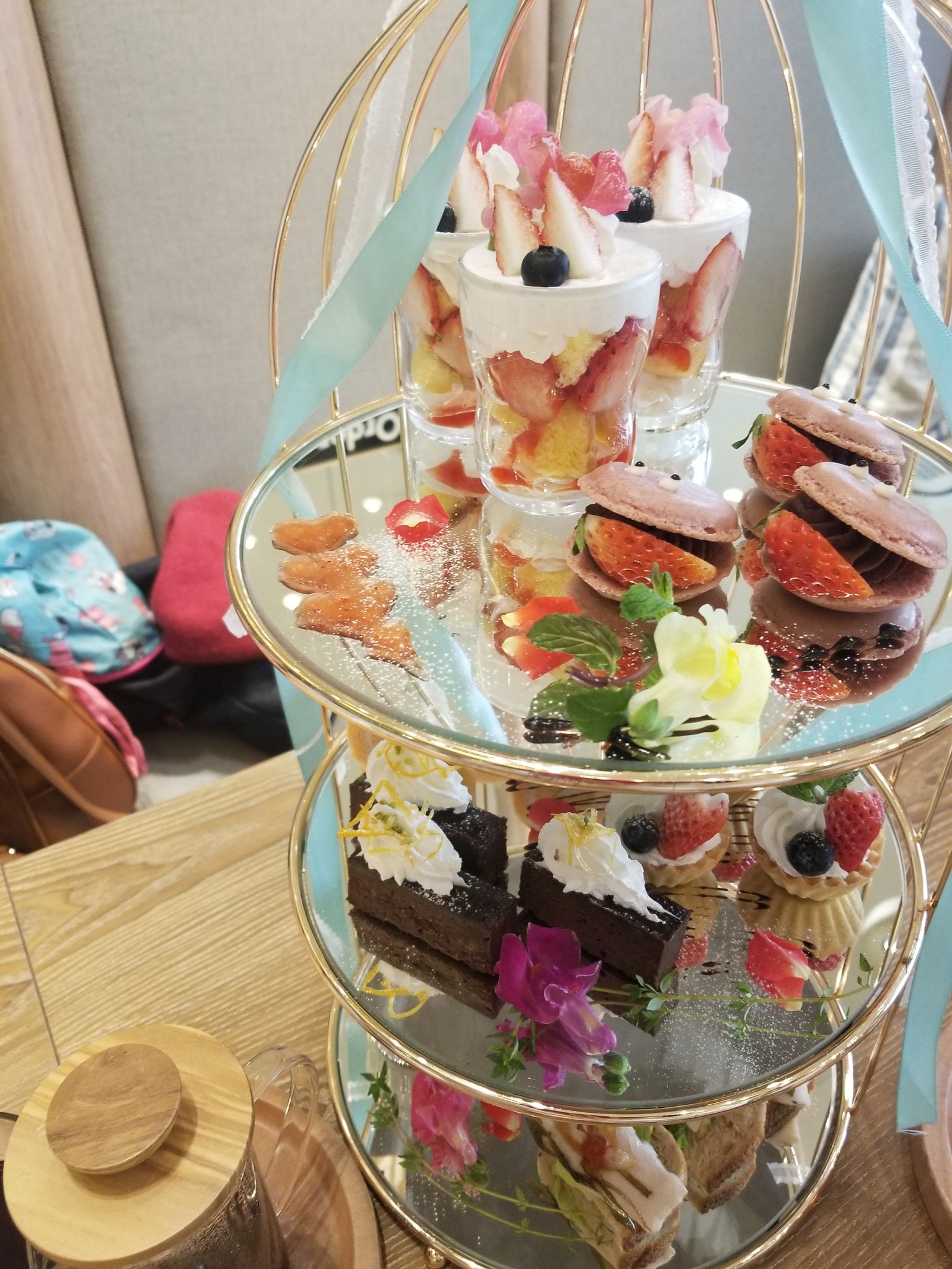 Mamaka 低浮上ごめん ハッピーバースデー私 アフタヌーンティーしたいって夢が21歳の誕生日に叶った 最高 めっちゃ可愛い 美味い ﾋｬｧーーーー カフェオムレット アフタヌーンティー