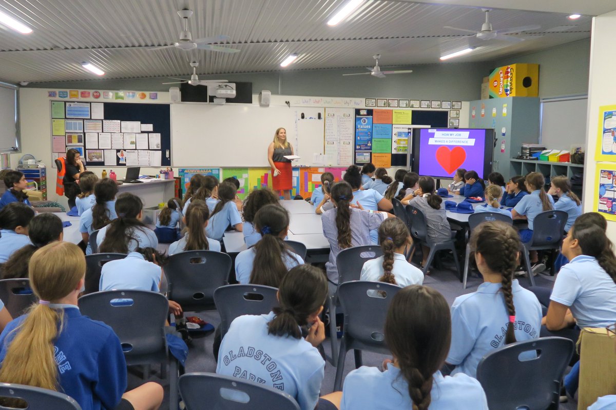 AREEAnewsroom's tweet photo. 👩‍🔬 This week AMMA partnered with @JemenaLtd to encourage #Melbourne students (particularly young women) to pursue #STEM careers, with Jemena role models inspiring next-gen about the wonderful opportunities within resources + energy.

ℹ  https://t.co/EXuGY9ZGY1 #BrightFutureSTEM https://t.co/pDXsx7PYX2