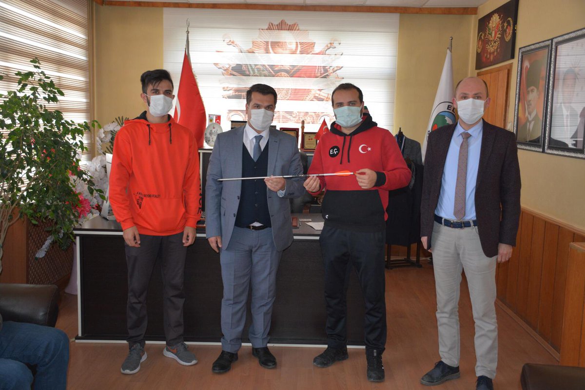 GSB_Cankiri's tweet photo. Eldivan Gençlik ve Spor İlçe Müdürü Burak Ergül, Okçuluk Antrenörü Evren Çağıran ve Oryantiring Antrenörü Hüseyin Karaca, İlçe Kaymakamı Emre Oğuztürk ile Belediye Başkanı Mustafa Lafcı'yı ziyaret ederek, Okçuluk ve Oryantiring  faaliyetleri hakkında görüşmelerde bulundular. https://t.co/aKZwNg0Jzy