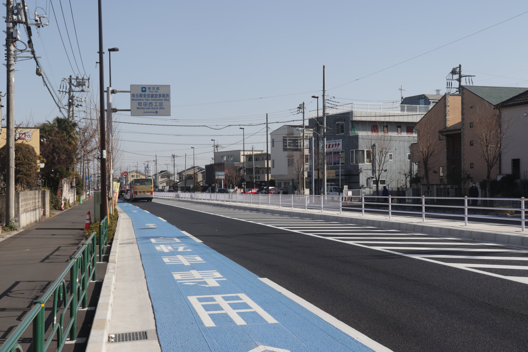275きろぼると On Twitter 町田街道 小山 期 2006年に道路区域編入されて事業が行われていた町田街道 小山 期 ですが 信号機の点灯がなされほぼ完成していました 電線共同溝も整備されていますが まだ地中化されておらず 自転車専用レーンが分断されている箇所