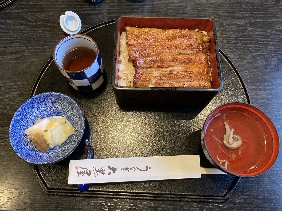 久しぶりの投稿です。新横浜で仕事があったので、上司のおごりで大黒屋に（笑）。特上うな重をご馳走になりました。タレは甘すぎず、鰻もふっくらで美味しかったです。今回ランチでしたが、緊急事態宣言解除後に夜ゆっくりコースで食べたいお店ですね。