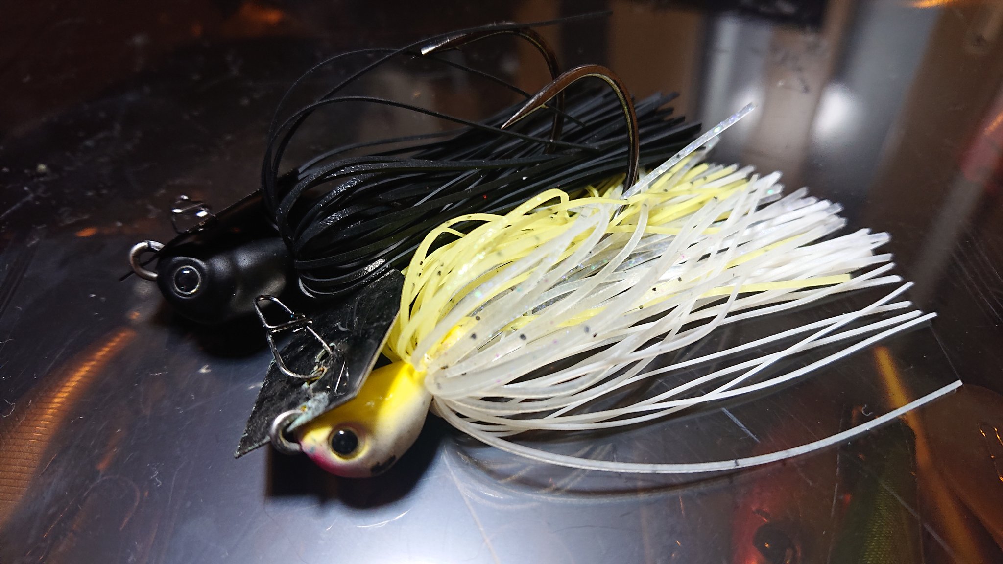 しんじ 釣り普及委員会 22 ジャックハンマー 今使ってるチャターはコレのみ 巻き感 フックの大きさ トレーラーのキープ力 どれをとっても優等生 琵琶湖の超特大がバイトしたり バレました 七色で連発したりと実釣性能はモチロン文句無し エバー