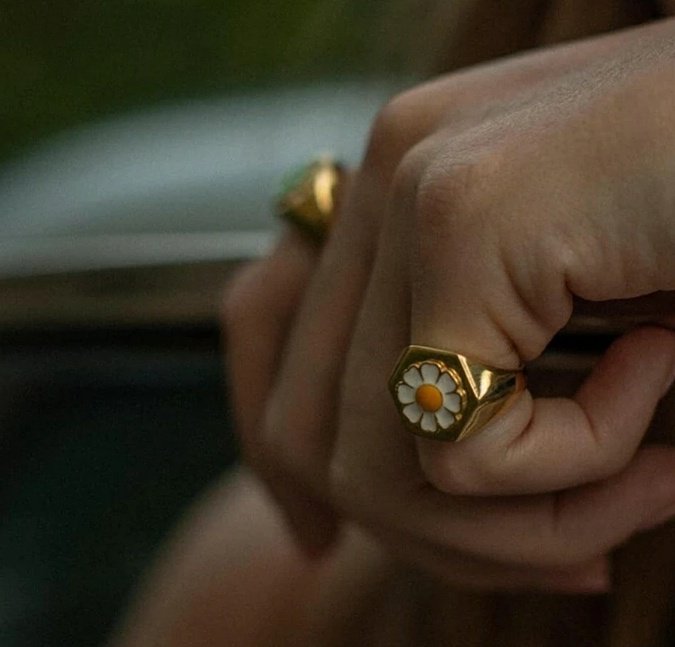 znodden4's tweet image. Estoy aburrida asi que aquí un 🧵sobre cómo inflar precios con 💫 exclusividad y glamour⭐ directamente desde Vitacura al mundo con Proyecto Metanoi4 (1/ ??)