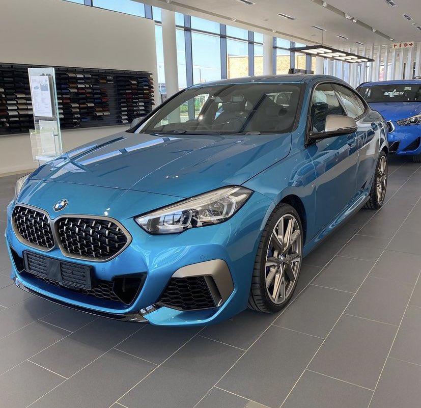 Snapper rocks blue really brings the M235i GC to life!

(IG: mr_bmwsa_)