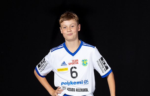skanesportse's tweet photo. Handbollssnack med William Malm i Ystads IF P13 - https://t.co/1LnMndrvnI https://t.co/LKTpcgn4m0