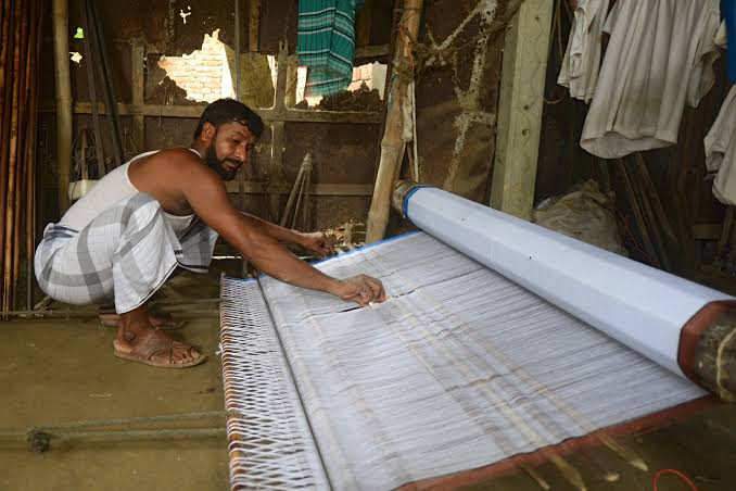 Calico cloth is named after Calicut (modern Kozhikode, in Kerala) and "muslin" may derive from Masulipatnam in Andhra Pradesh. The versatile, colourful fabrics made by Bengal's weavers and dyers was traded from the Atlantic to the Pacific.